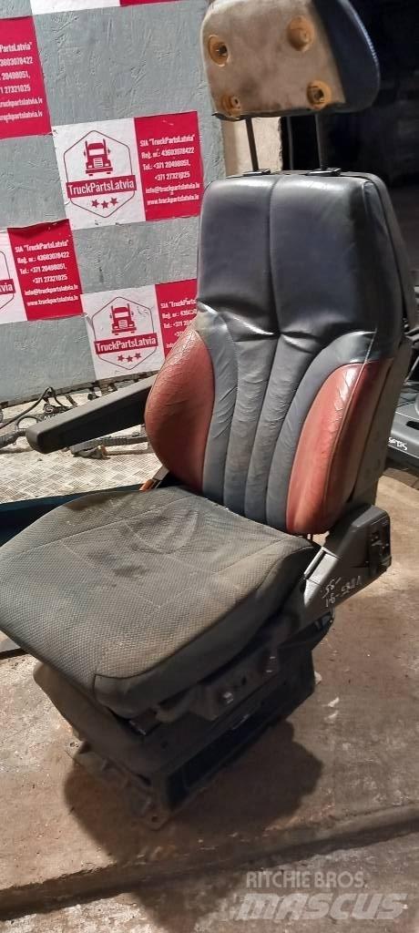 Volvo FH 12.    21329584 Kabíny a interiér