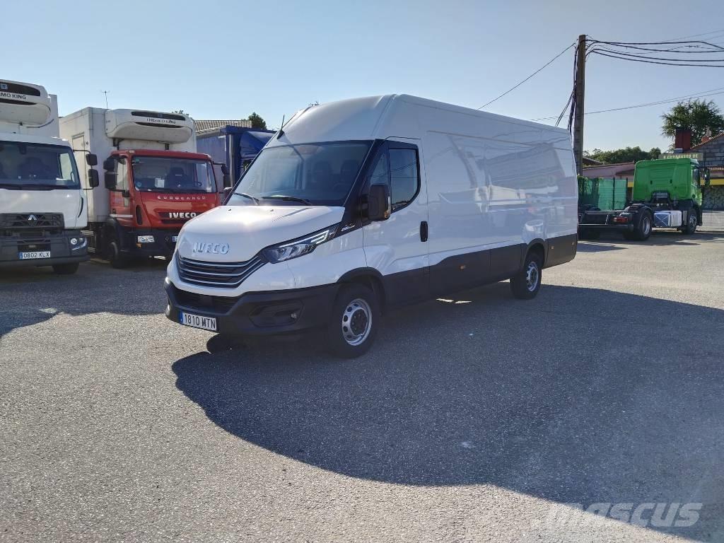 Iveco Daily 35 S12 Skriňová nadstavba