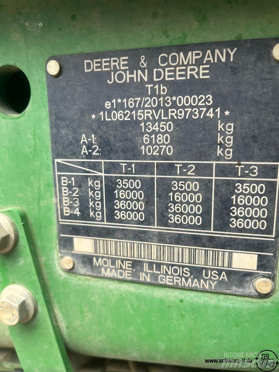 John Deere 6215R Traktory