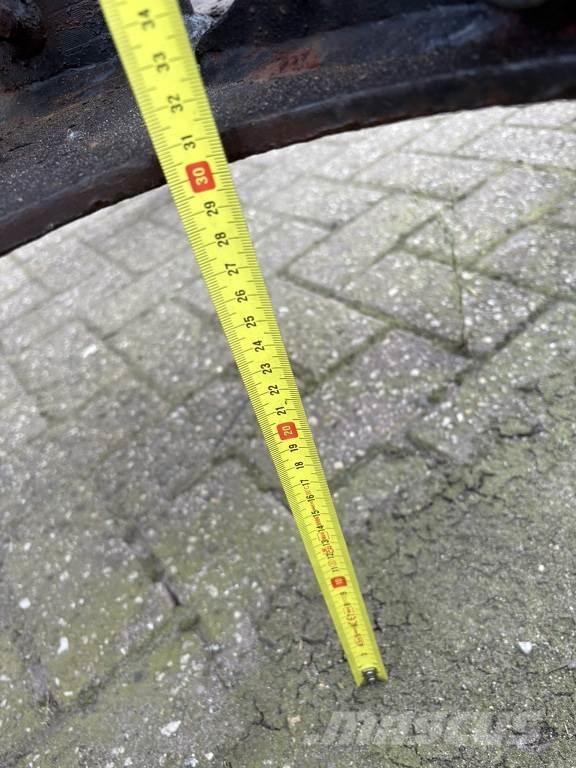 Manitou jip Teleskopické manipulátory