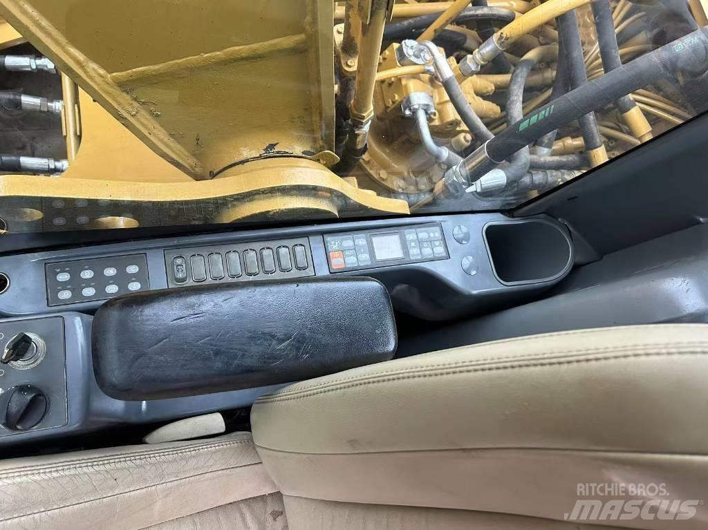 CAT 320 D Pásové rýpadlá