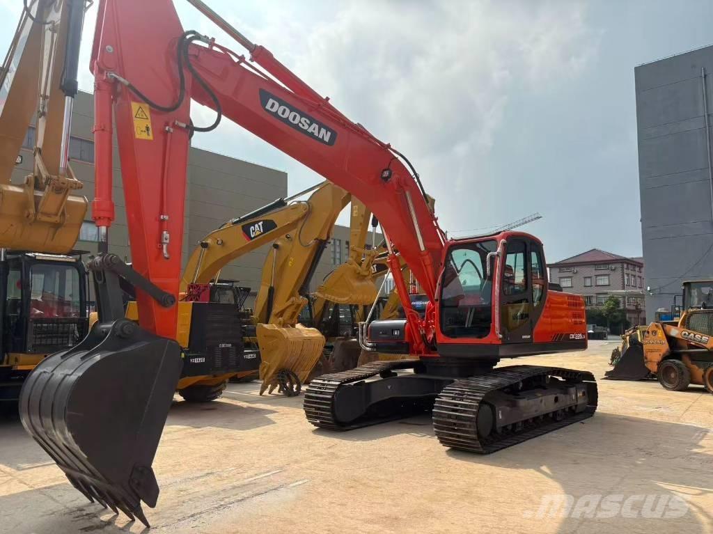 Doosan DX 225 Pásové rýpadlá