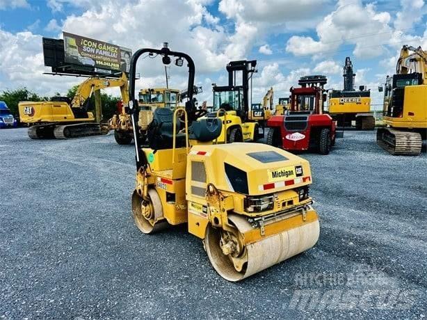 CAT CB 24 Tandemové valce