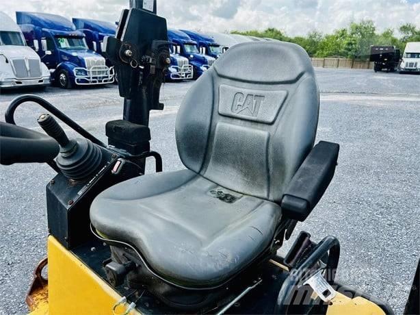 CAT CB 24 Tandemové valce