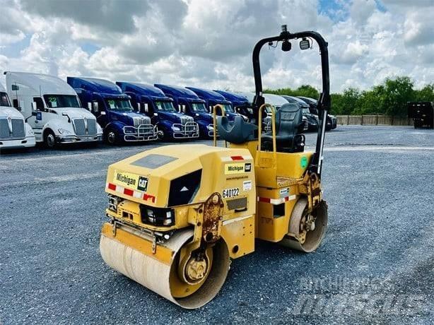 CAT CB 24 Tandemové valce