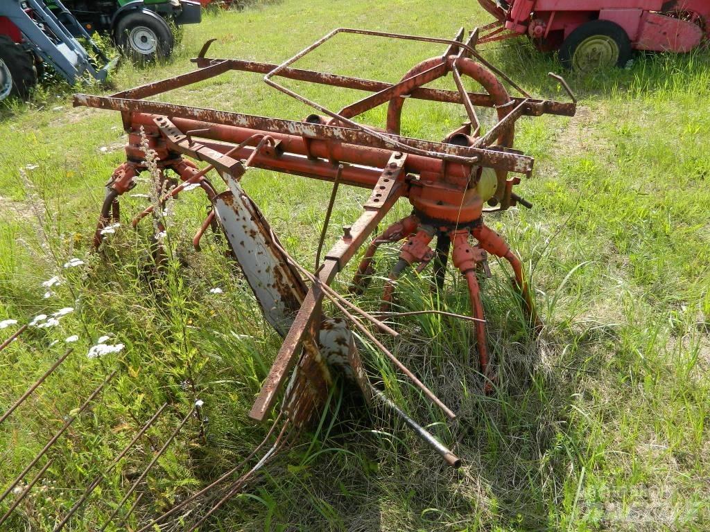 Kuhn 3.2 Obracače a zhrabovače sena