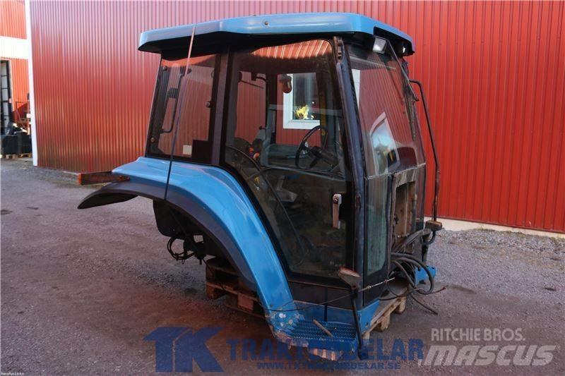 New Holland 8870 Kabíny a interiér