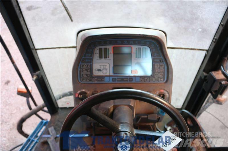 New Holland 8870 Kabíny a interiér