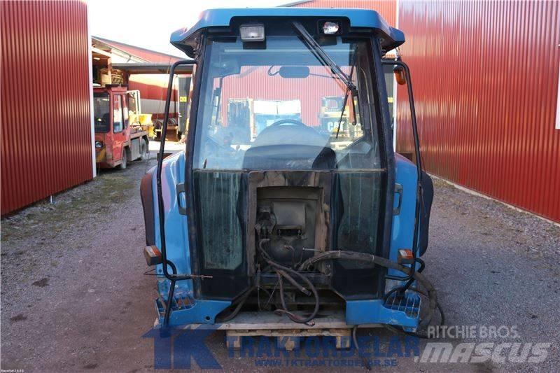 New Holland 8870 Kabíny a interiér