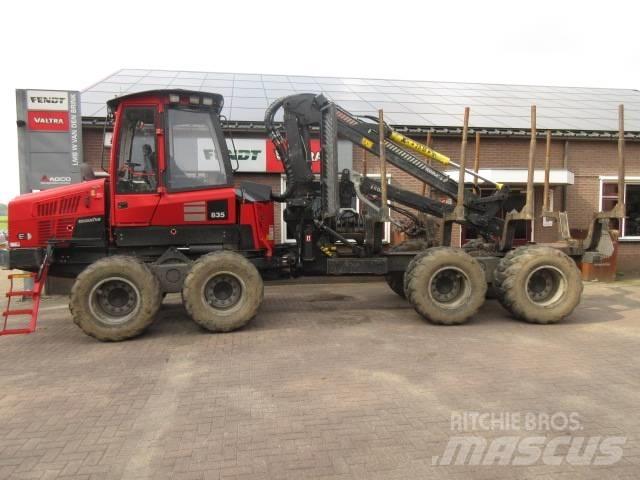 Komatsu 835 Lesné traktory