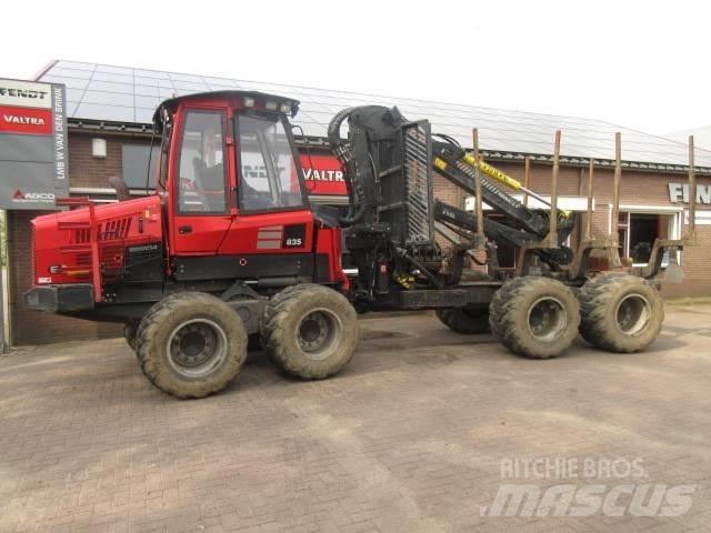 Komatsu 835 Lesné traktory