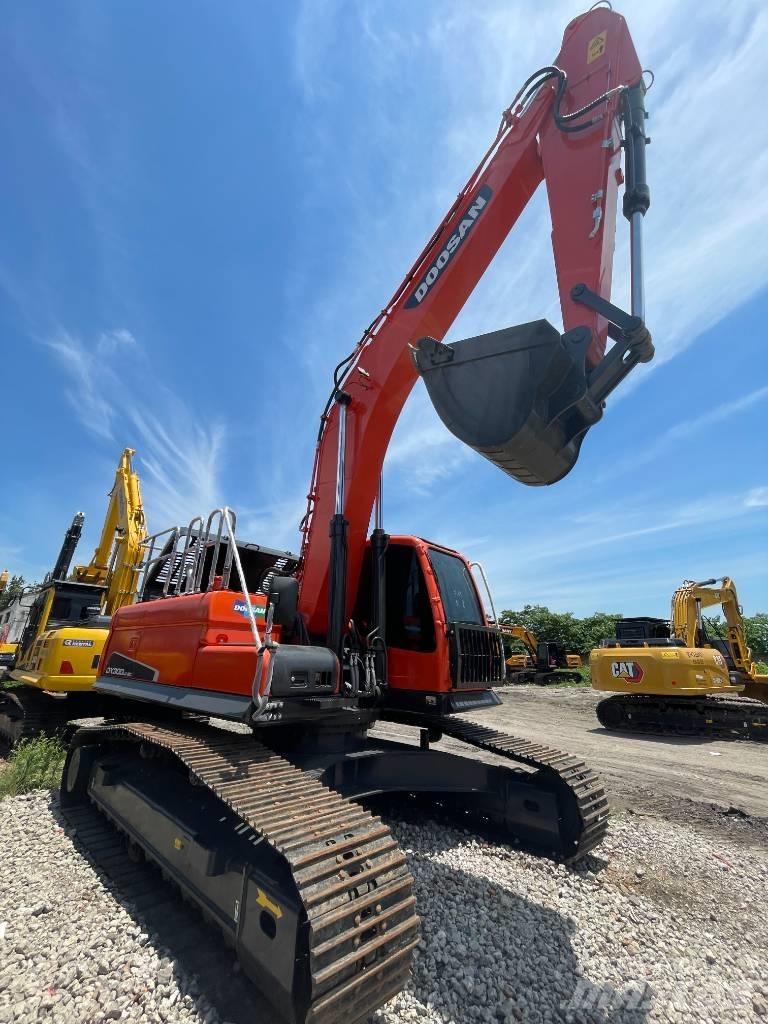 Doosan DX 300 Pásové rýpadlá