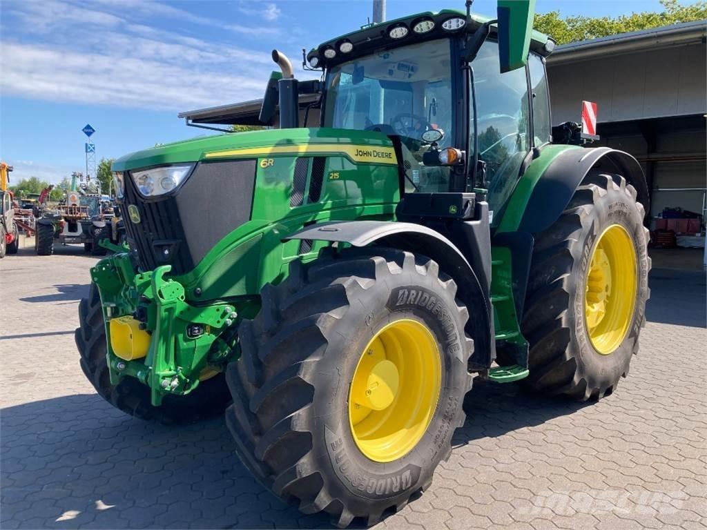John Deere 6R215 Traktory