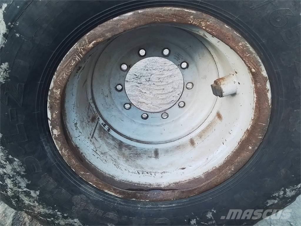 Valmet 890 20x26,5 Pneumatiky, kolesá a ráfiky