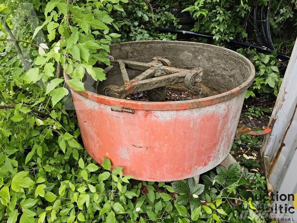  Concrete mixer Stroje na betónové dlaždice
