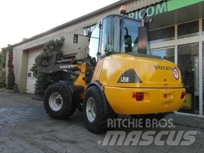 Volvo L25-B Kolesové nakladače