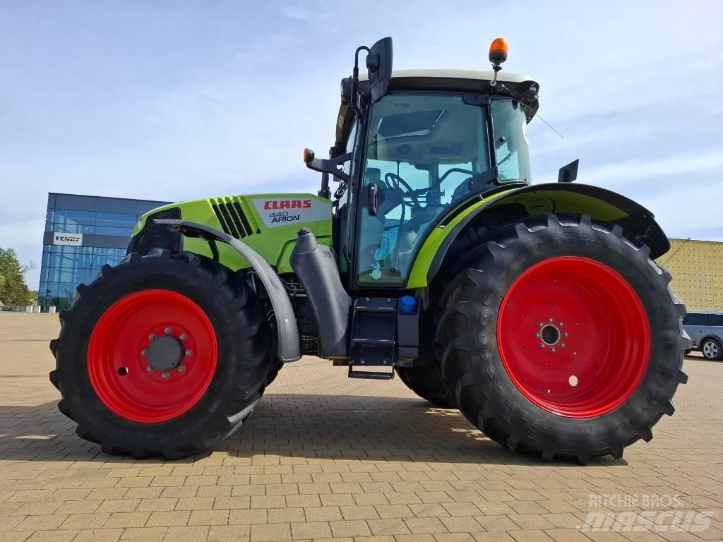 CLAAS Arion 440 CIS Traktory