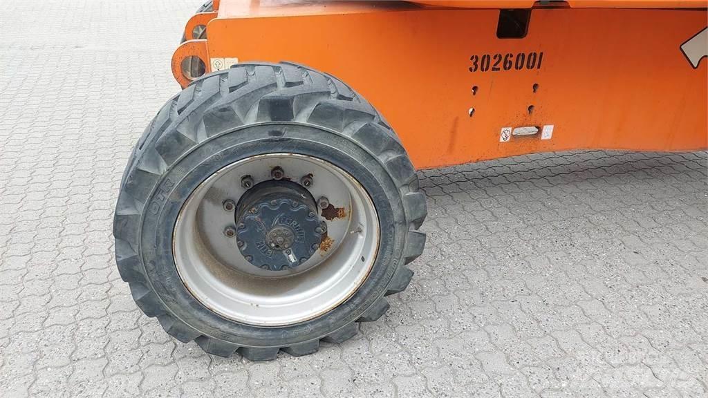 JLG E800AJ Kĺbové plošiny