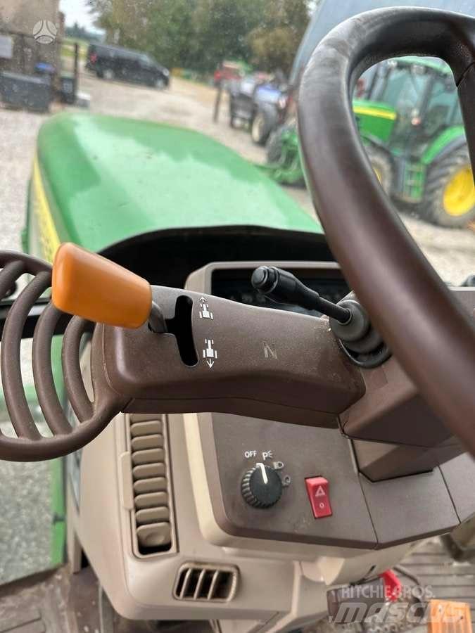 John Deere 6520 Traktory