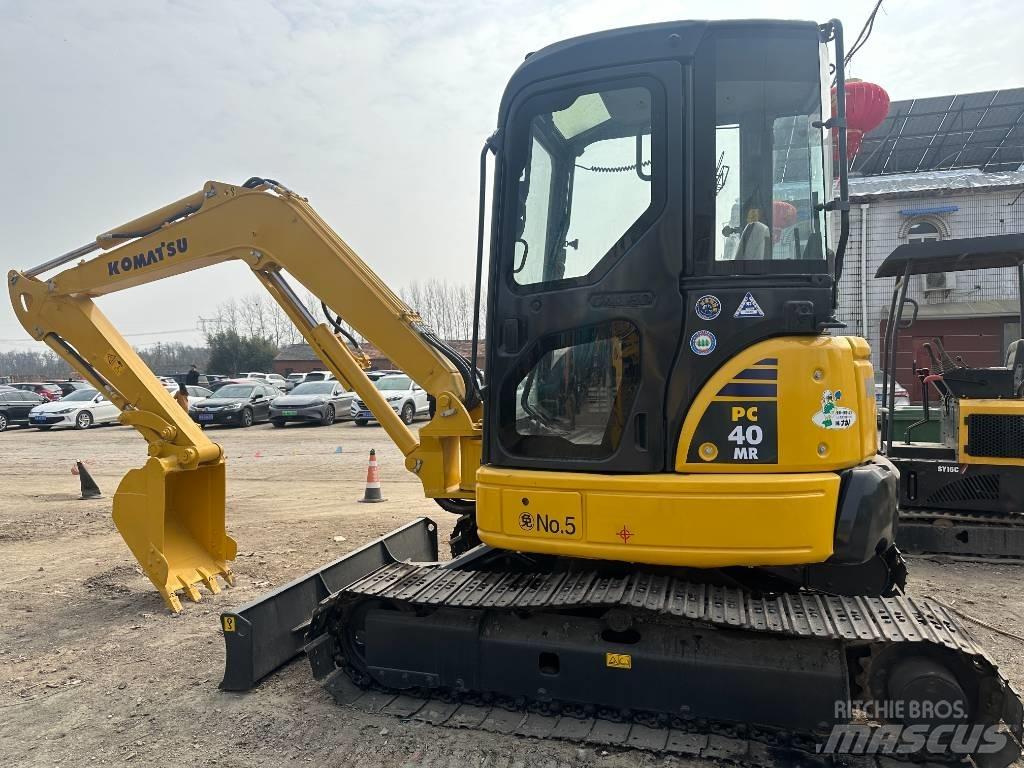 Komatsu 40MR Pásové rýpadlá
