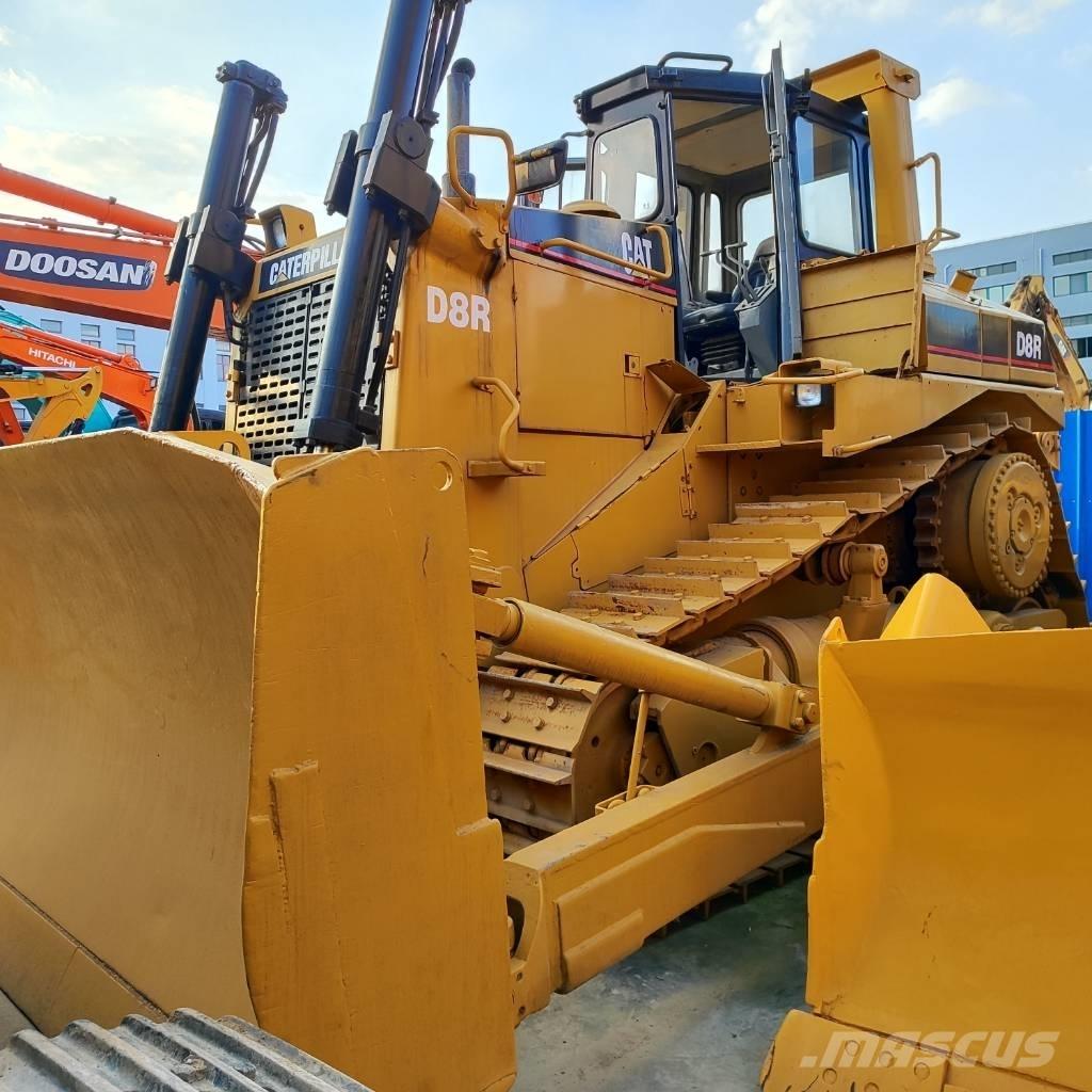 CAT D 8 R Pásové dozéry