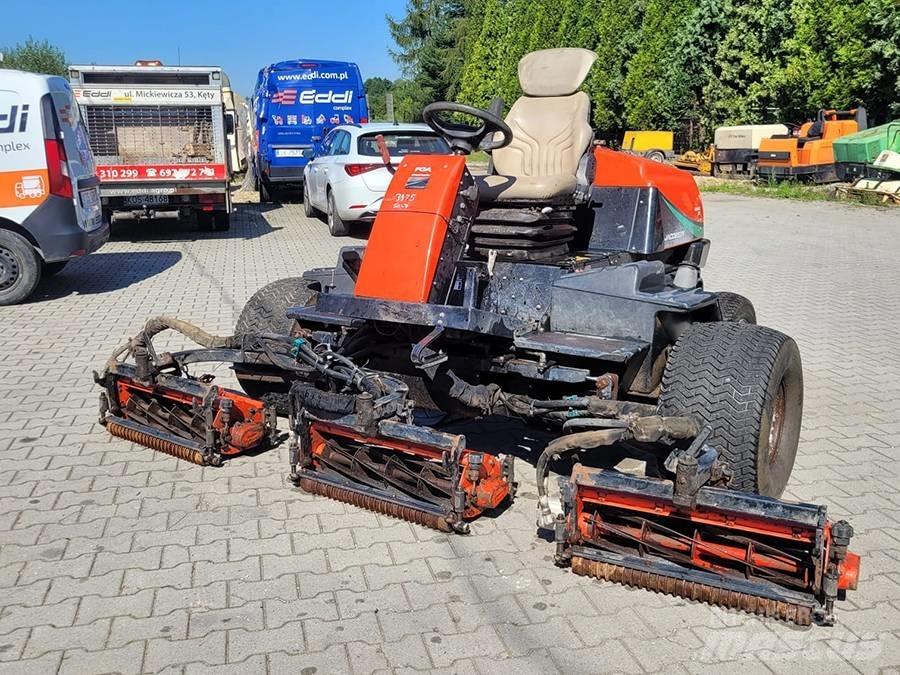 Jacobsen 305 Kosačky namontované a ťahané