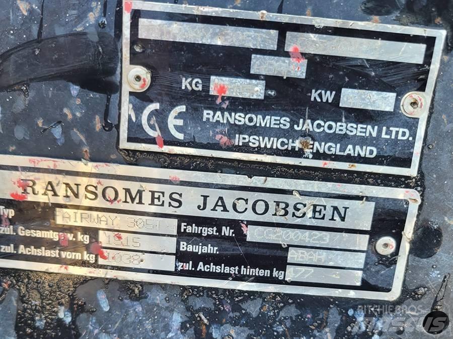 Jacobsen 305 Kosačky namontované a ťahané