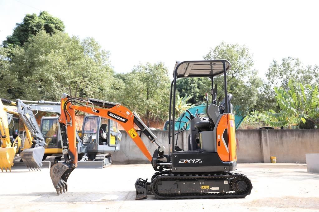 Doosan DX 17 Pásové rýpadlá