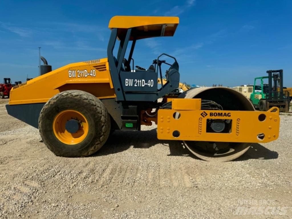 Bomag BW 211 D-40 Kombinované valce