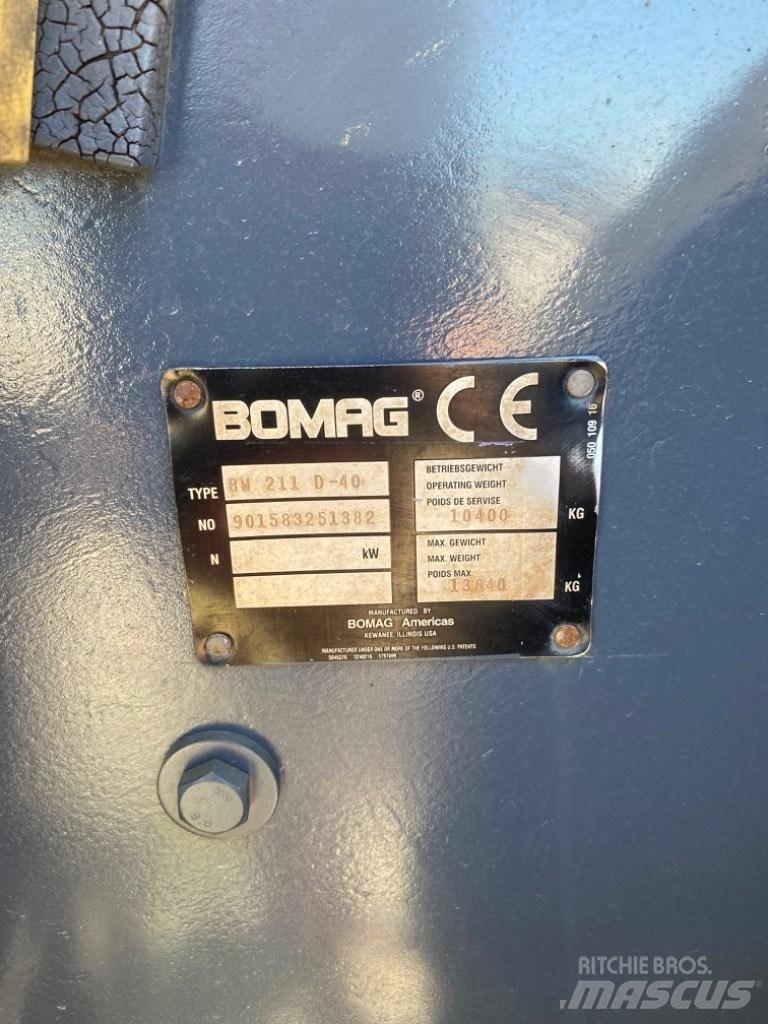 Bomag BW 211 D-40 Kombinované valce