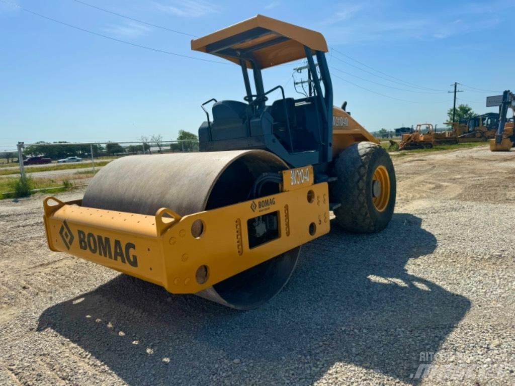 Bomag BW 211 D-40 Kombinované valce