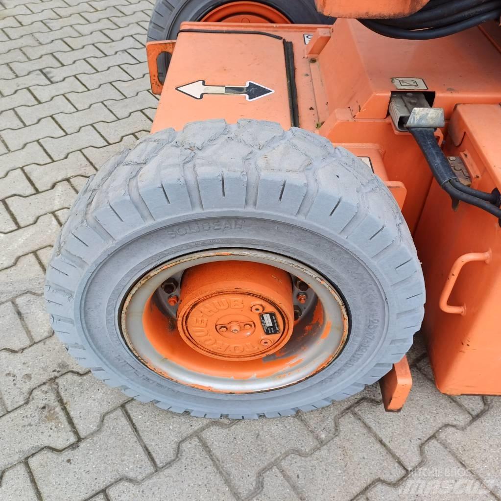 JLG E300AJP Kĺbové plošiny