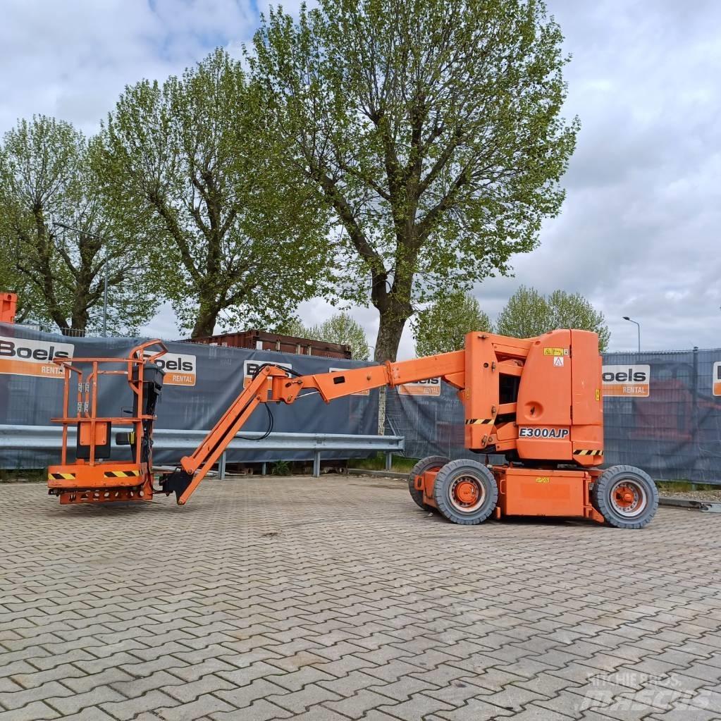 JLG E300AJP Kĺbové plošiny