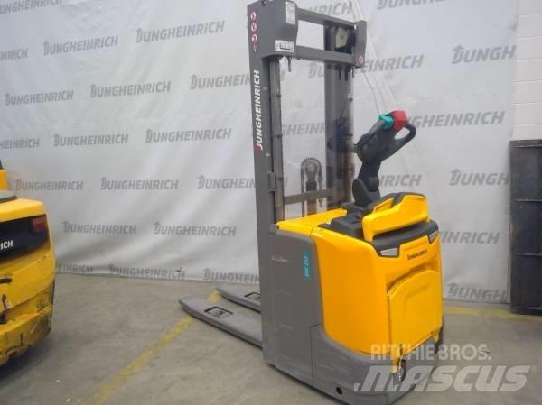 Jungheinrich ERC 212 Samohybné vozíky