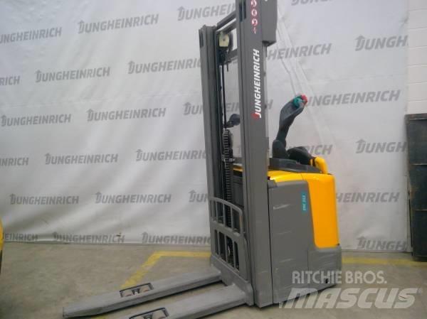 Jungheinrich ERC 212 Samohybné vozíky