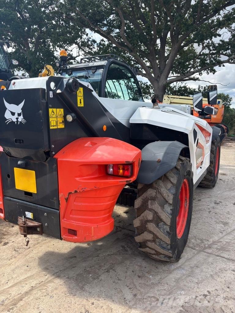 Bobcat T40.180 Teleskopické manipulátory