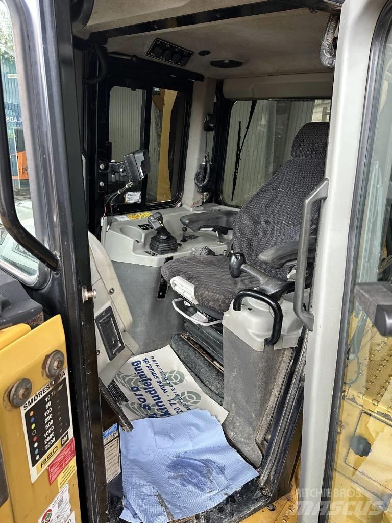 CAT D 6 T LGP Pásové dozéry