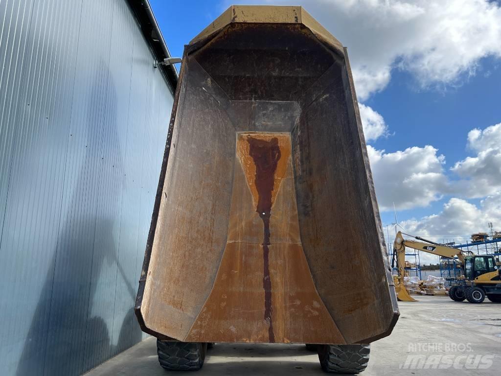CAT 735B Kĺbové nákladné autá