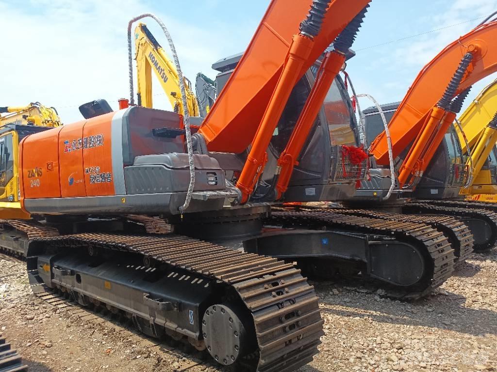 Hitachi ZX 240 Pásové rýpadlá
