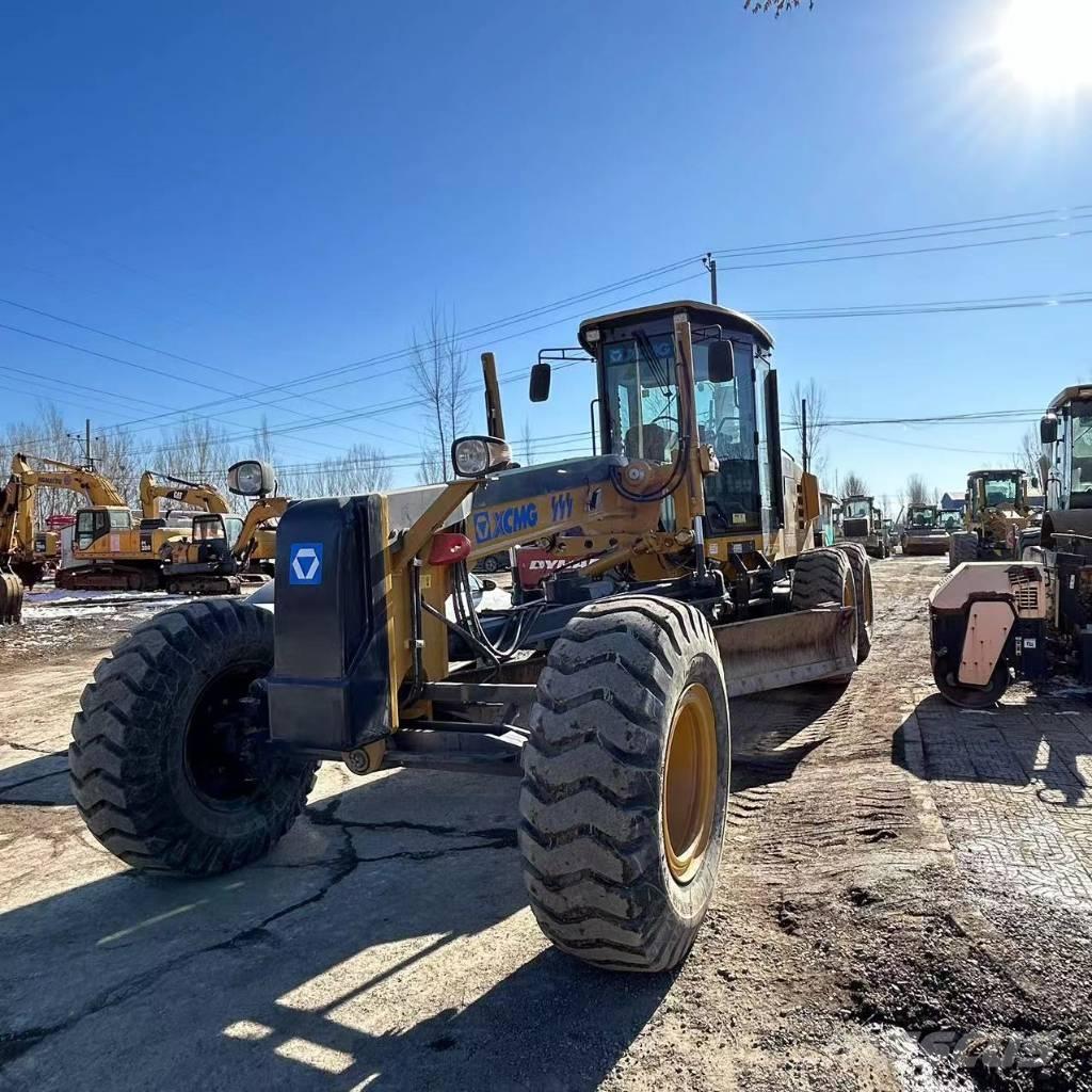 XCMG GR1805 Kolesové dozéry