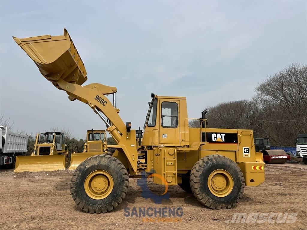 CAT 966 C Kolesové nakladače