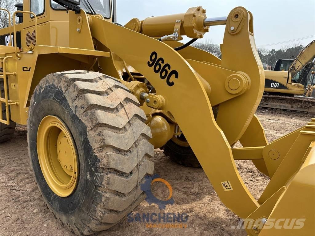 CAT 966 C Kolesové nakladače