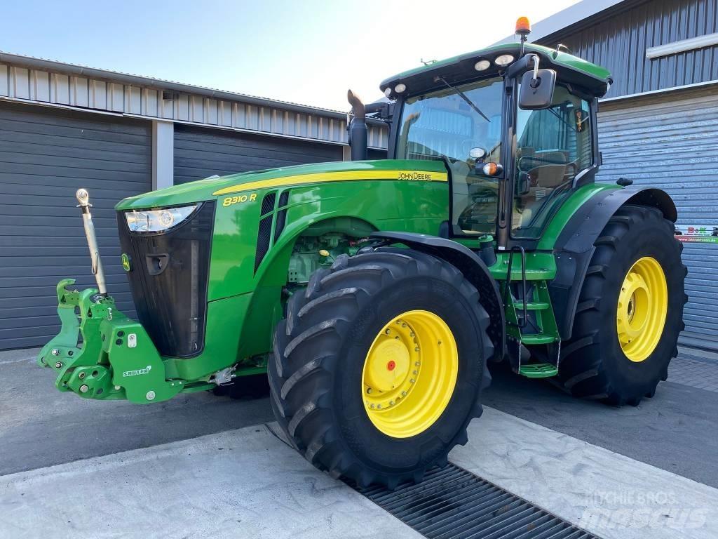 John Deere 8310 R Traktory