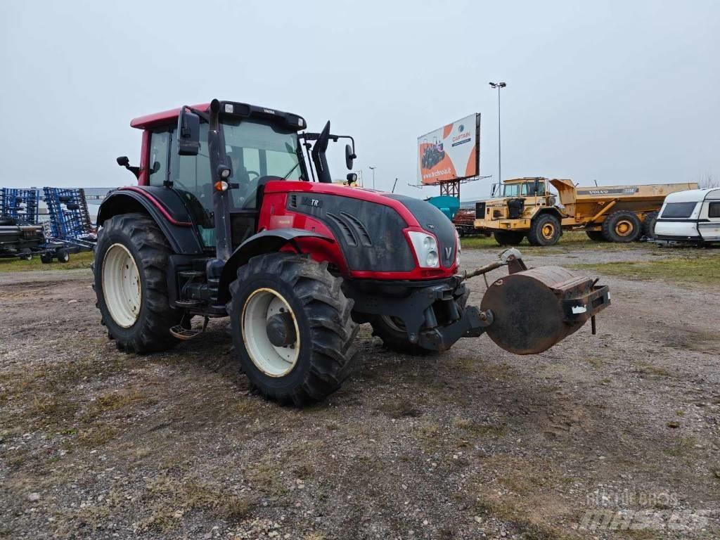 Valtra T 193 Traktory