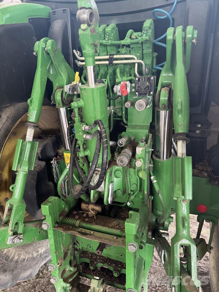 John Deere 6175R Traktory