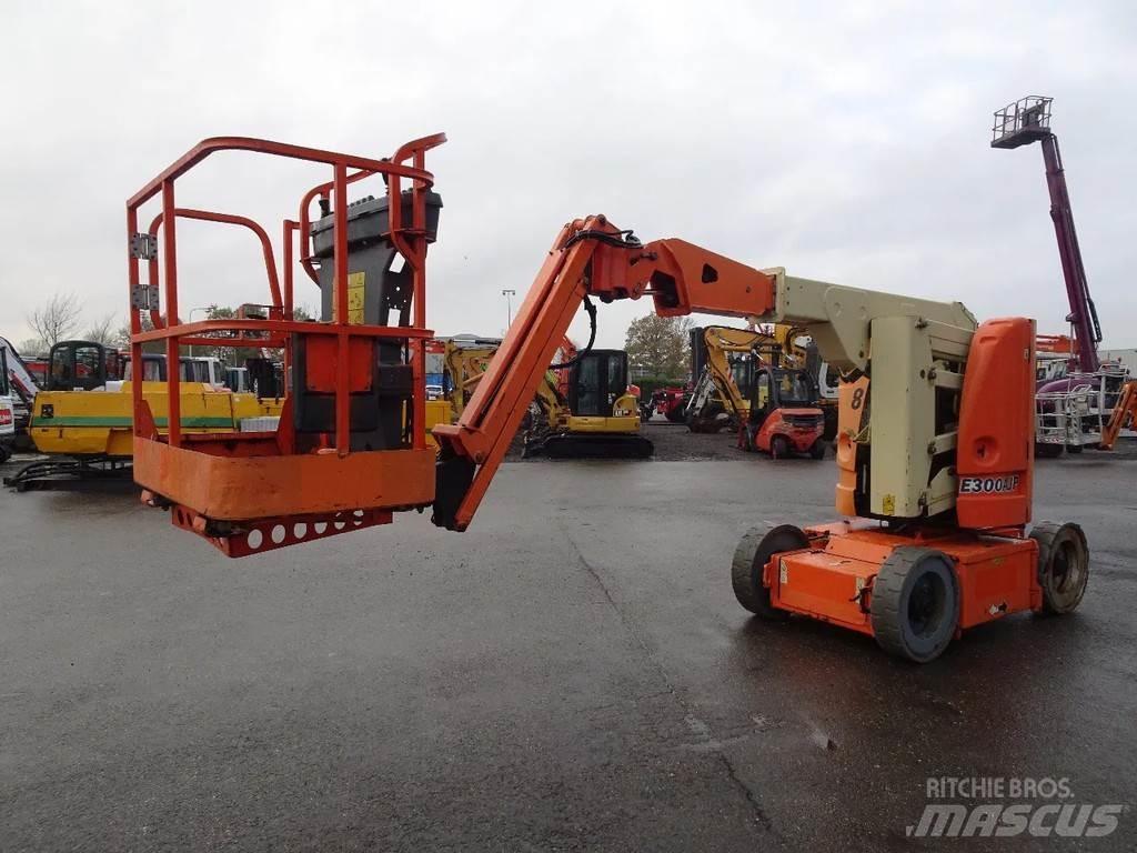 JLG E300AJP Kĺbové plošiny