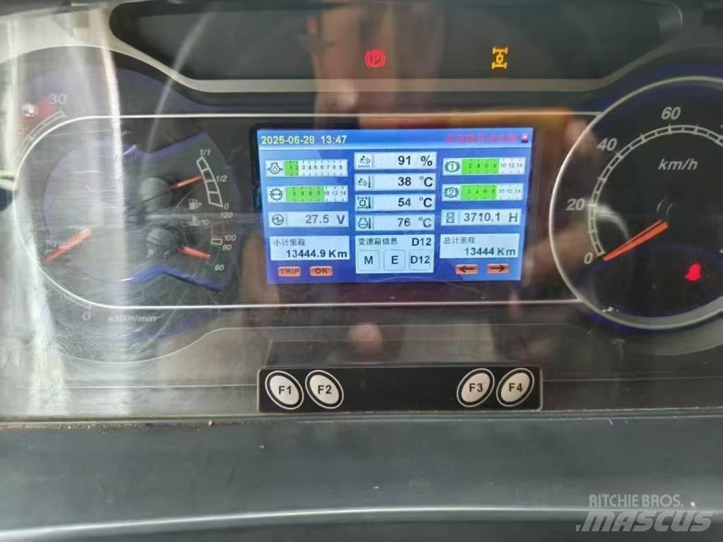Sany SAC2600C8 Univerzálne terénne žeriavy