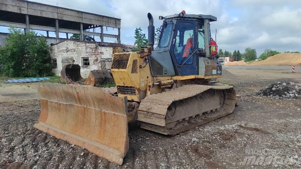 Komatsu D41P-6 Pásové dozéry