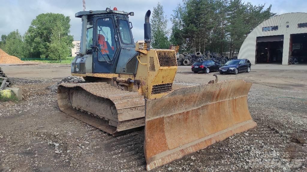 Komatsu D41P-6 Pásové dozéry