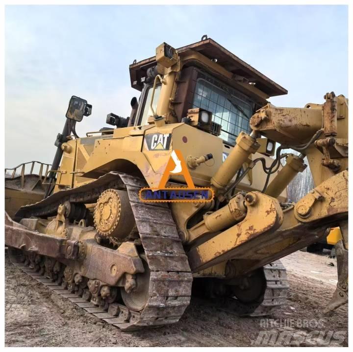 CAT D8T bulldozers Pásové dozéry